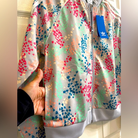 NWT Adidas Flower Track Jacket Girls Size 14-15th yrs/XL - Picture 3 of 8